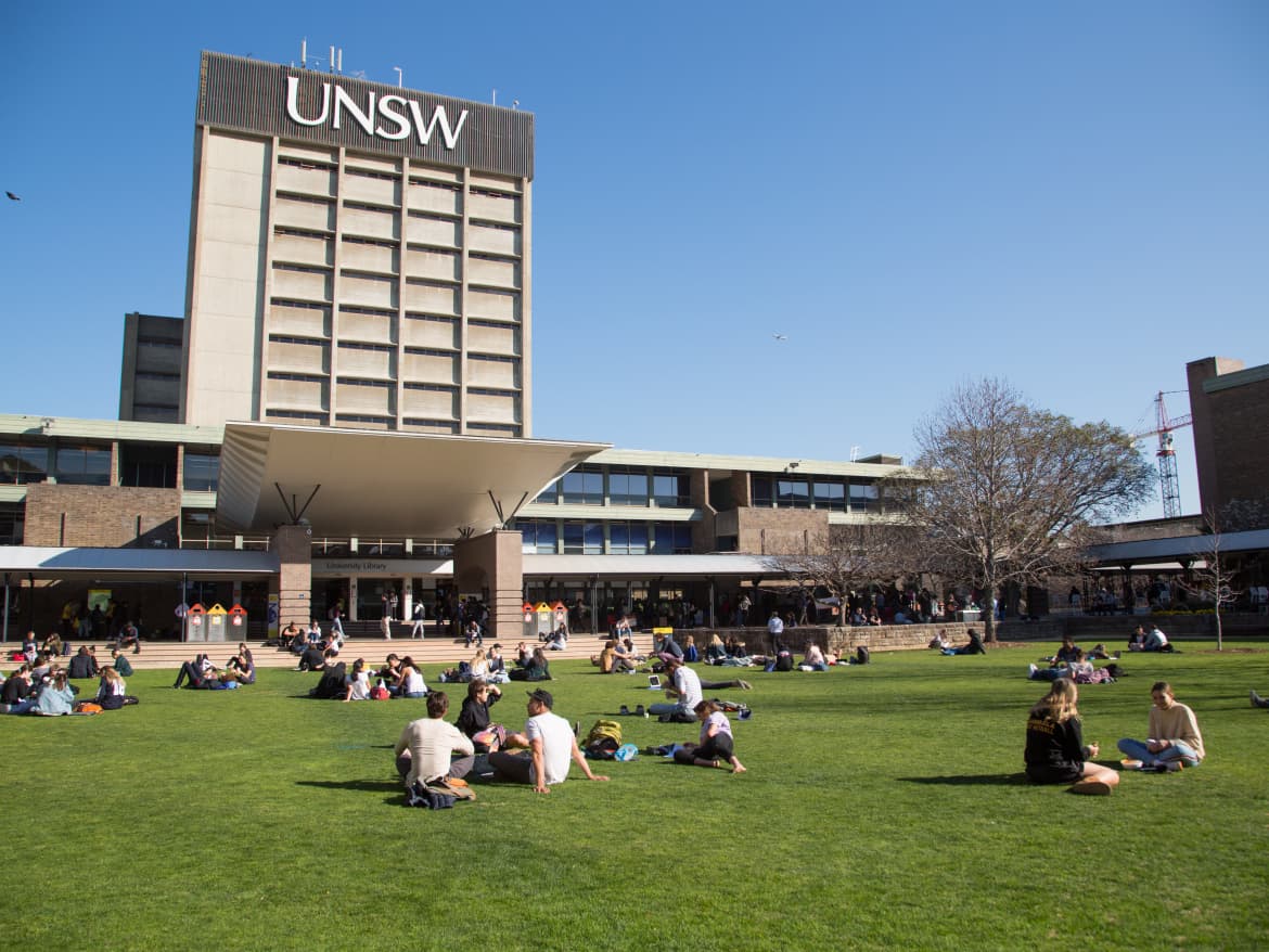 UNSW 图书馆与 Library Lawn